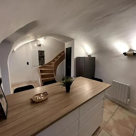 Maison De *