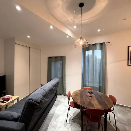 Maison De *